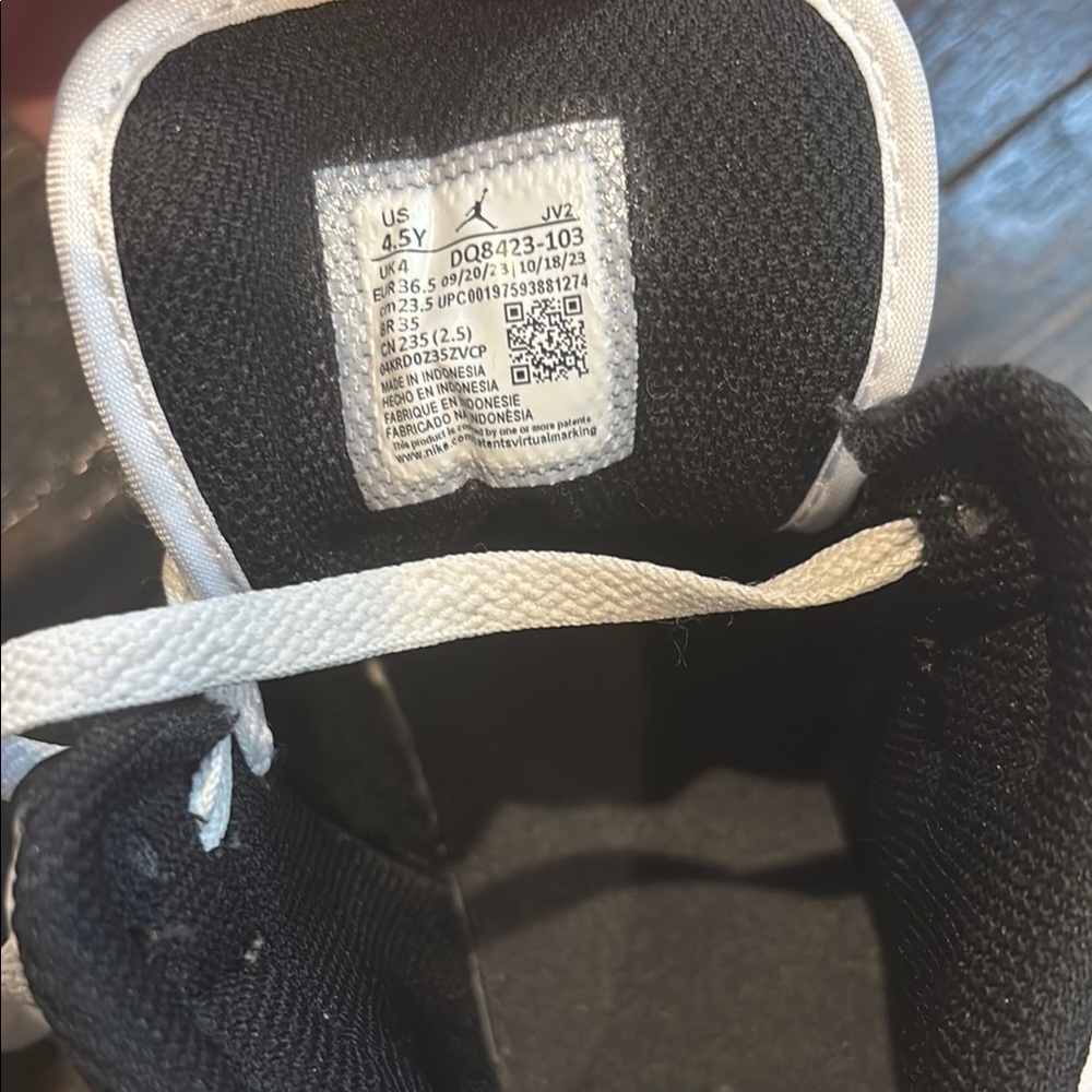 Nike Jordans Kids Sneakers Black White Teal - Picture 5 of 5
